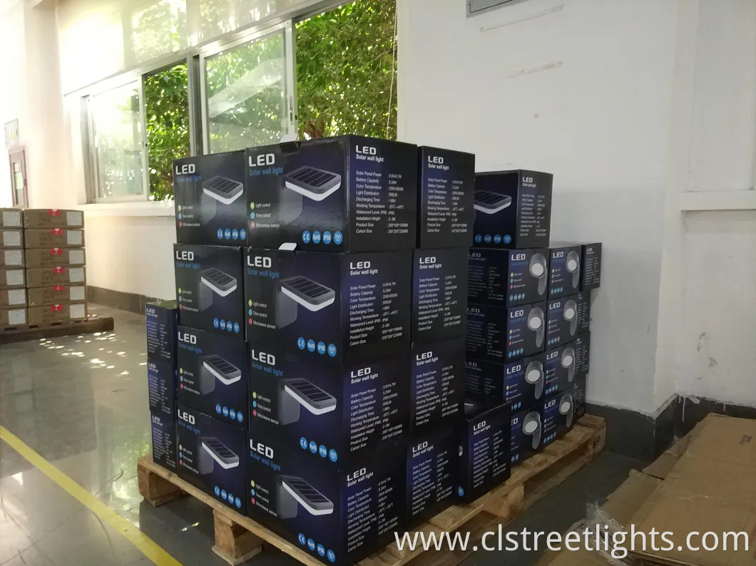 Factory Price Outdoor Decorative Solar Wall Lamp LED Garden Spot Light Design Wall-Mounted Light for Landscaping Patios and Decks Walkways and Pathways